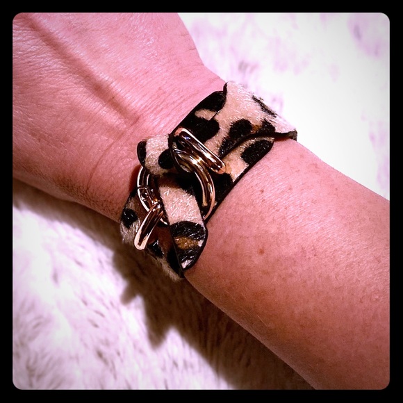🆕Sis Kiss- Leopard Adjustable Cuff - Picture 1 of 2